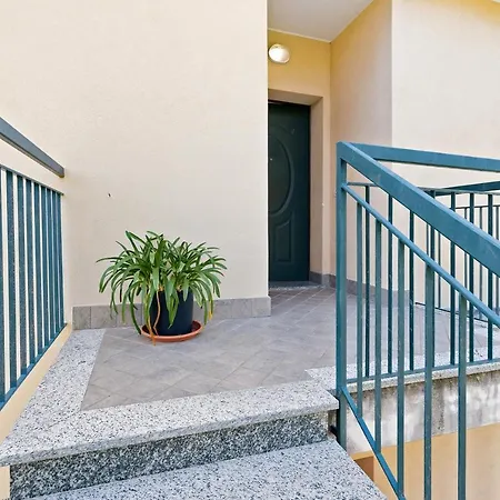 Eden Penthouse شقة كيريالي